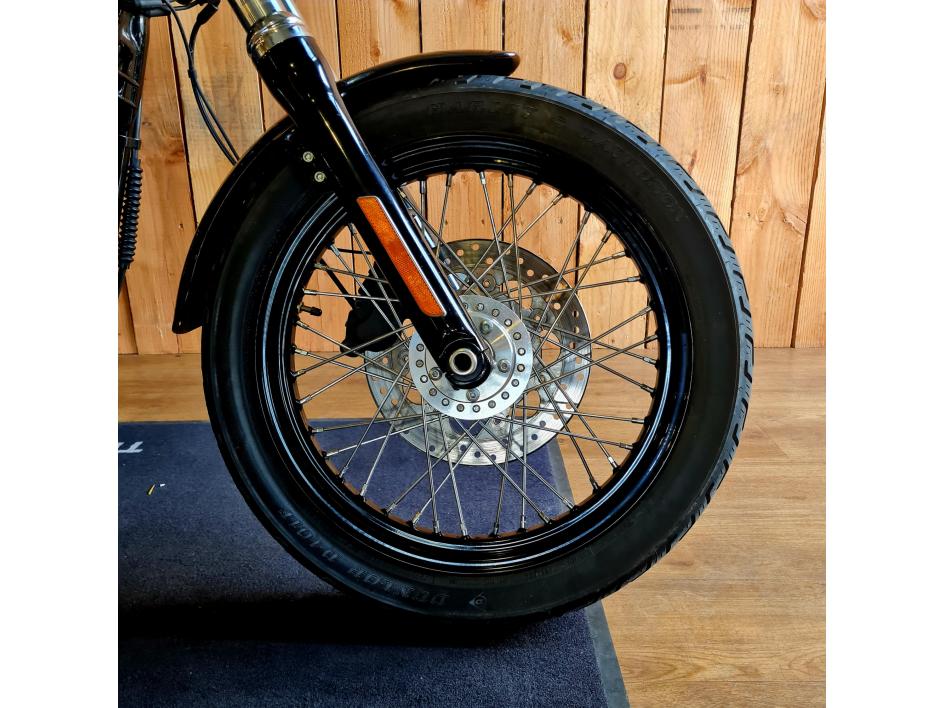 HARLEY-DAVIDSON DYNA STREET BOB 1584