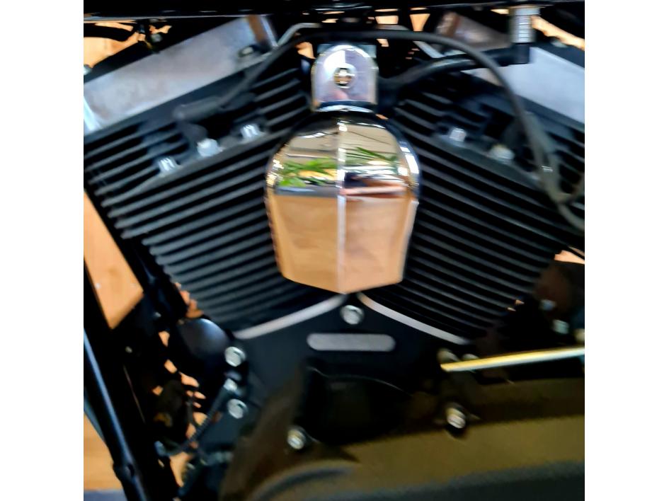 HARLEY-DAVIDSON DYNA STREET BOB 1584