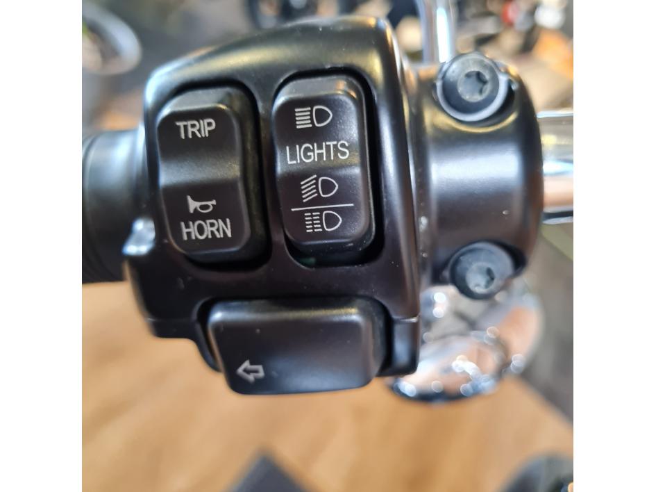 HARLEY-DAVIDSON DYNA STREET BOB 1584