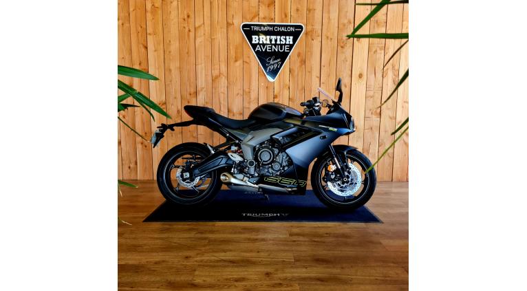 TRIUMPH 	DAYTONA 660