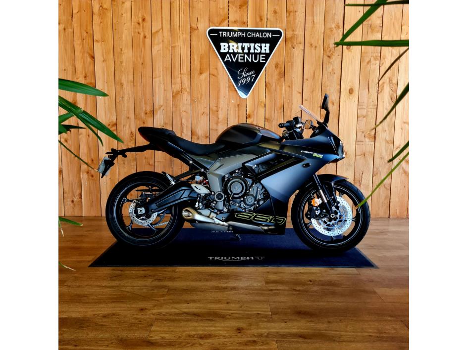 TRIUMPH 	DAYTONA 660