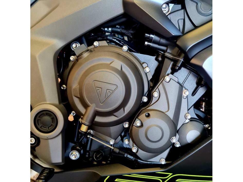 TRIUMPH 	DAYTONA 660