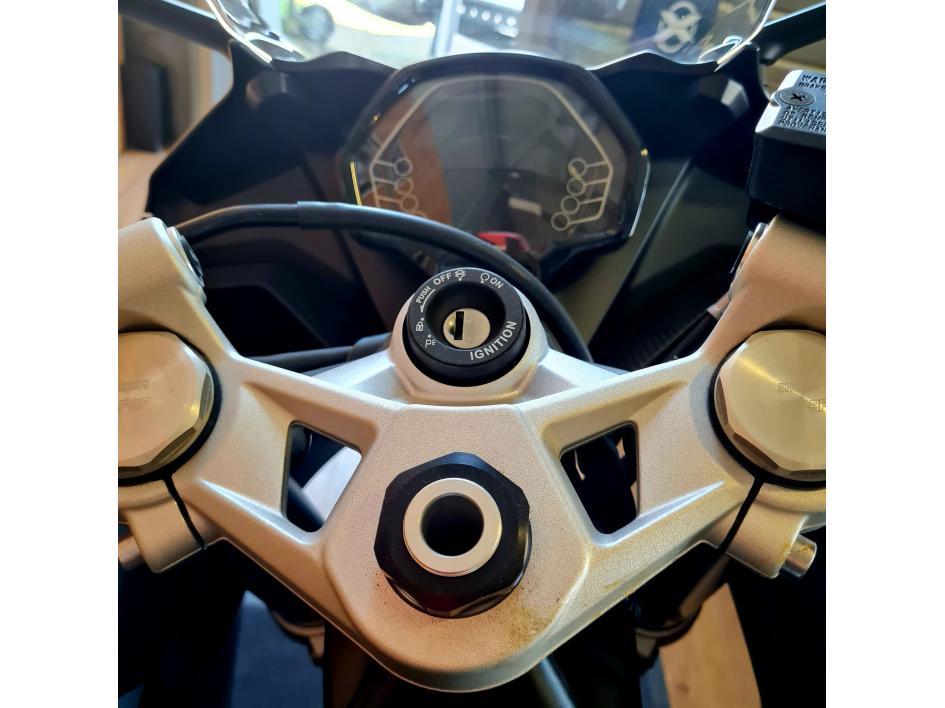 TRIUMPH 	DAYTONA 660
