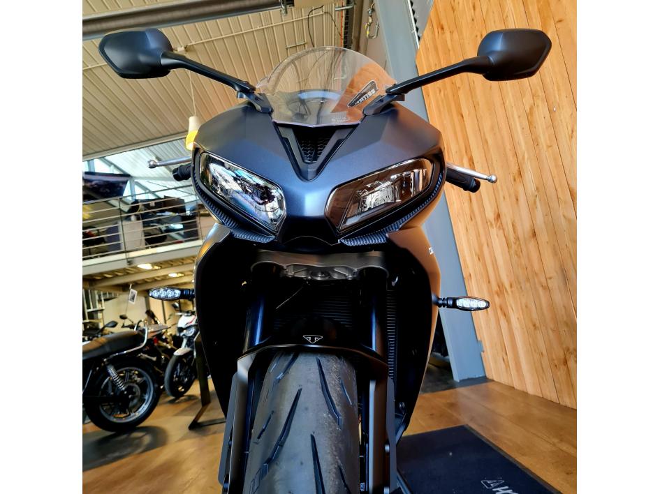 TRIUMPH 	DAYTONA 660