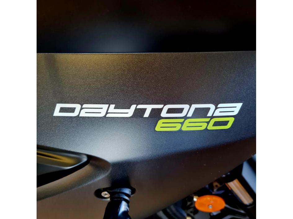 TRIUMPH 	DAYTONA 660