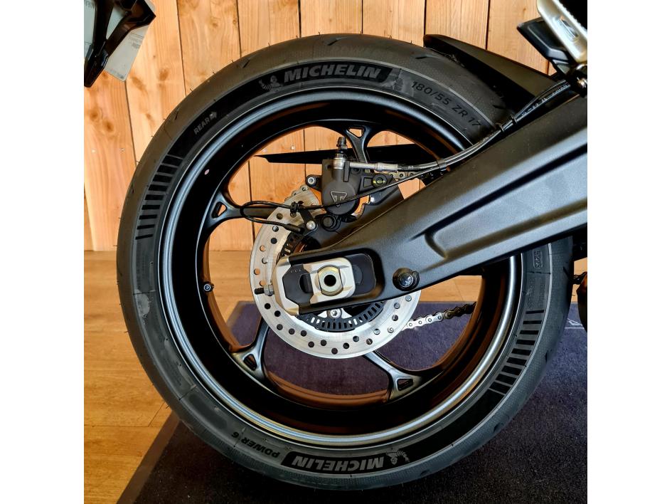 TRIUMPH 	DAYTONA 660