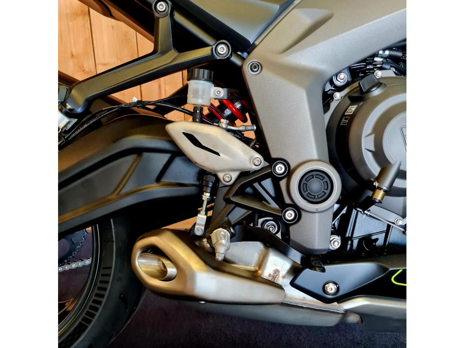 TRIUMPH 	DAYTONA 660