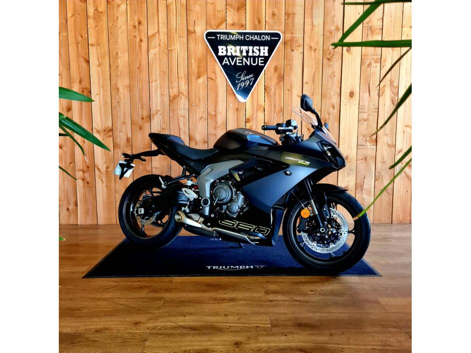 TRIUMPH 	DAYTONA 660