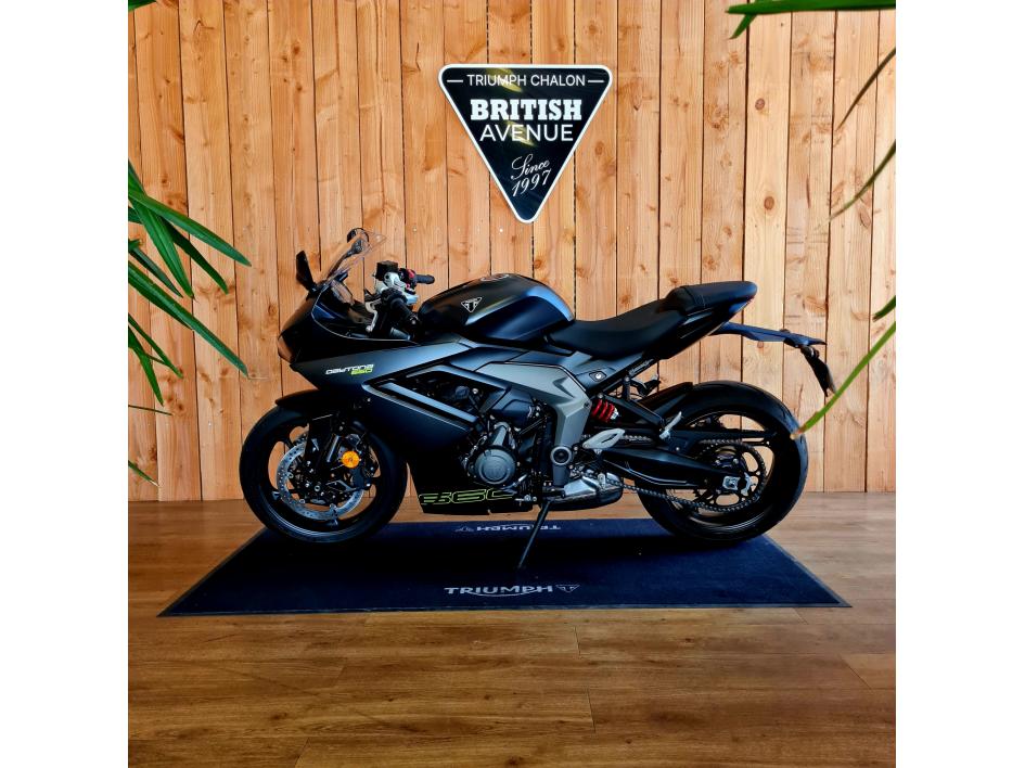 TRIUMPH 	DAYTONA 660