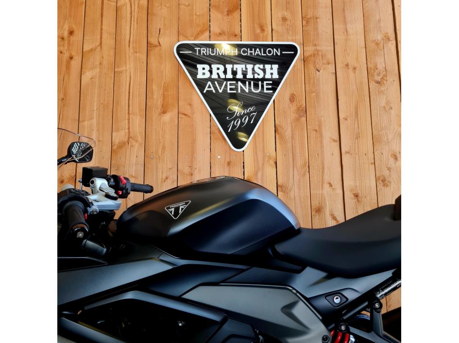 TRIUMPH 	DAYTONA 660