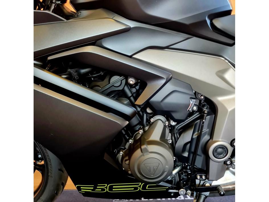 TRIUMPH 	DAYTONA 660