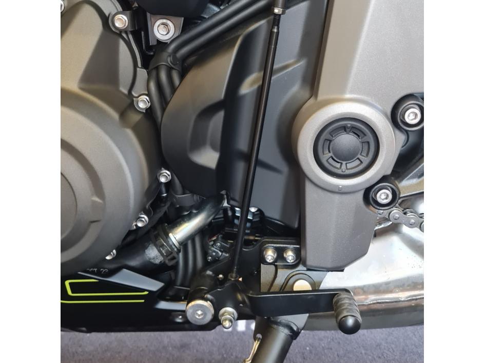 TRIUMPH 	DAYTONA 660