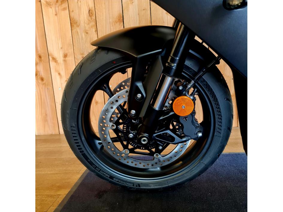 TRIUMPH 	DAYTONA 660
