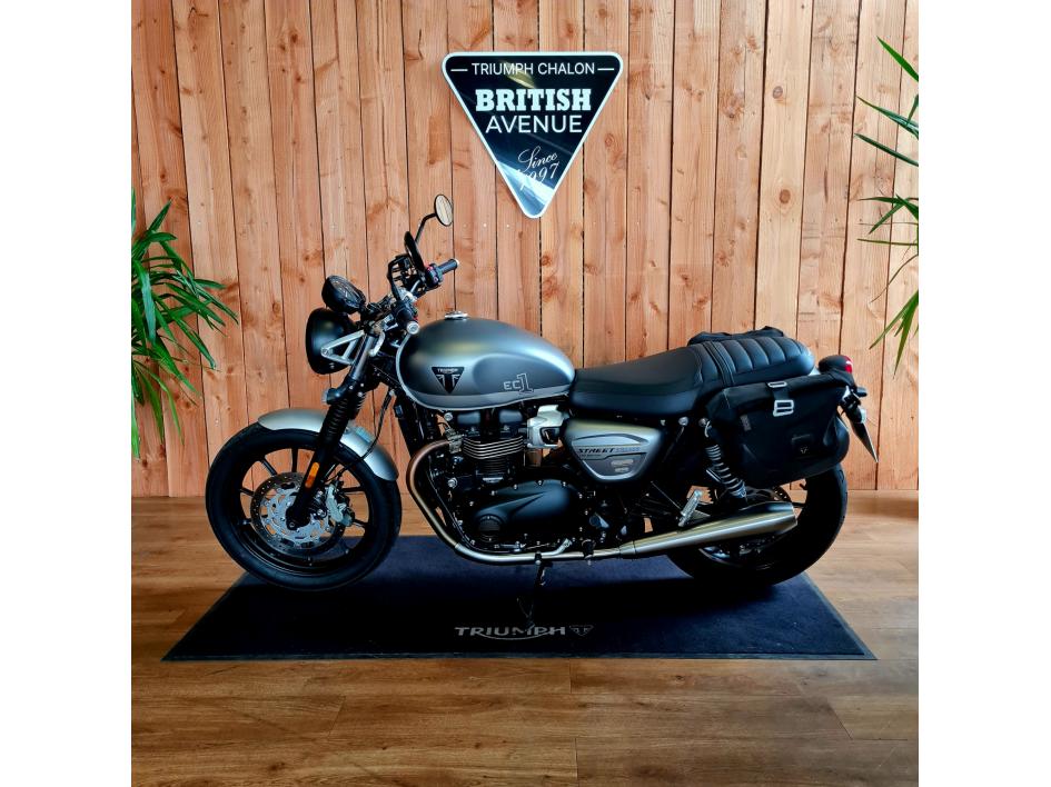TRIUMPH STREET TWIN  900