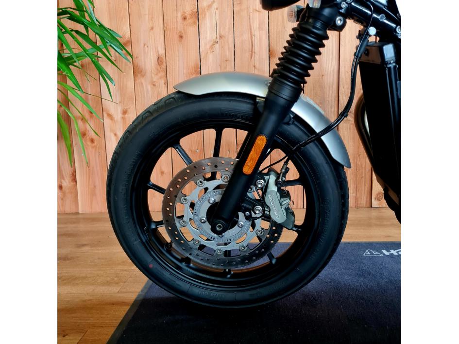 TRIUMPH STREET TWIN  900