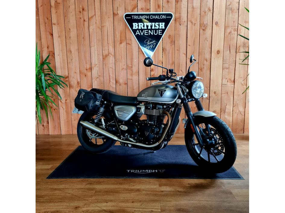 TRIUMPH STREET TWIN  900