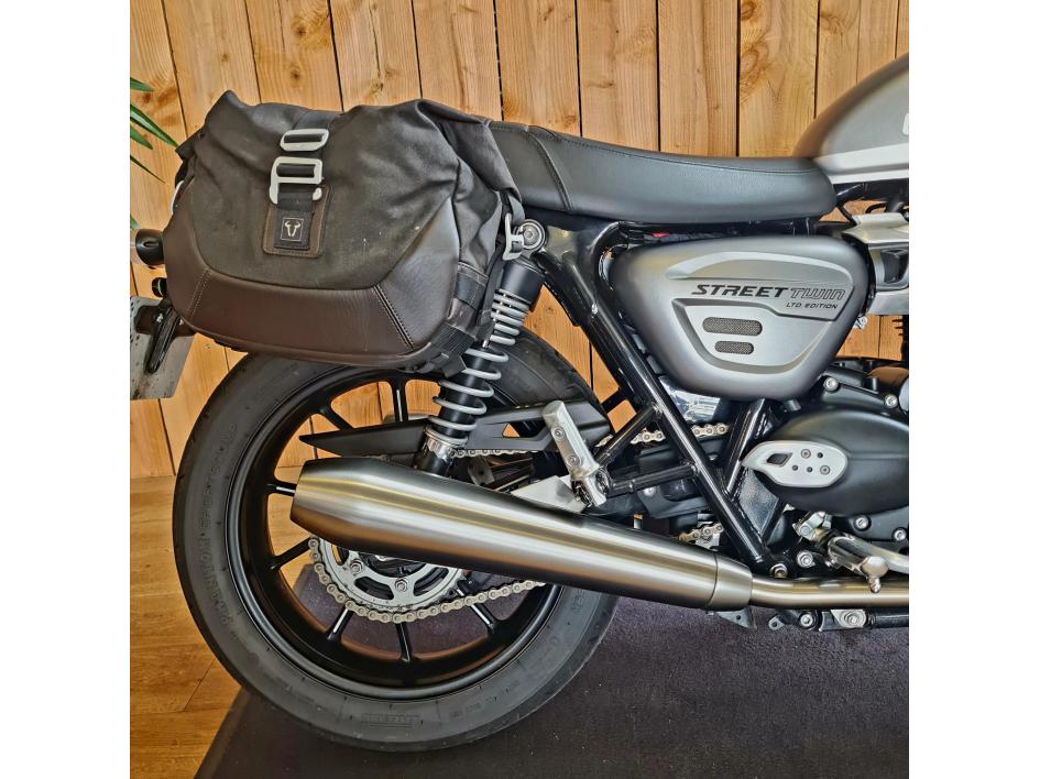 TRIUMPH STREET TWIN  900
