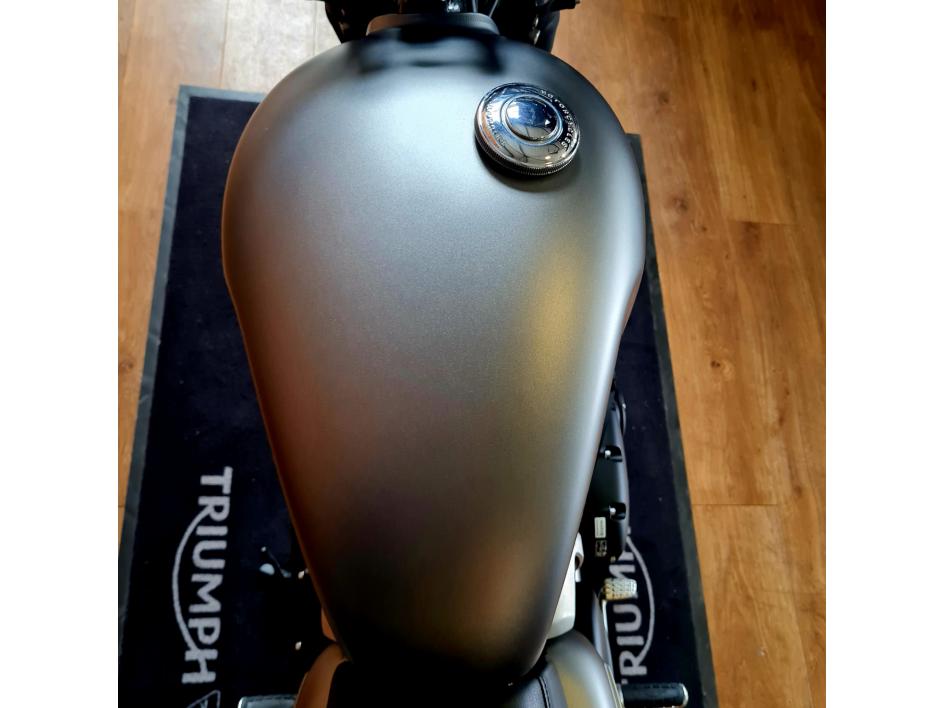 TRIUMPH STREET TWIN  900