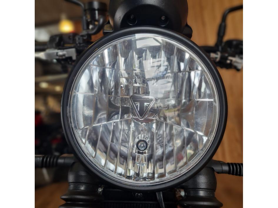 TRIUMPH STREET TWIN  900