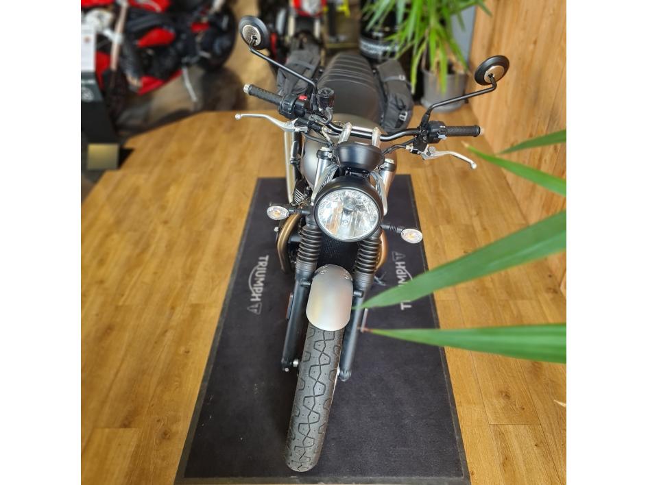 TRIUMPH STREET TWIN  900