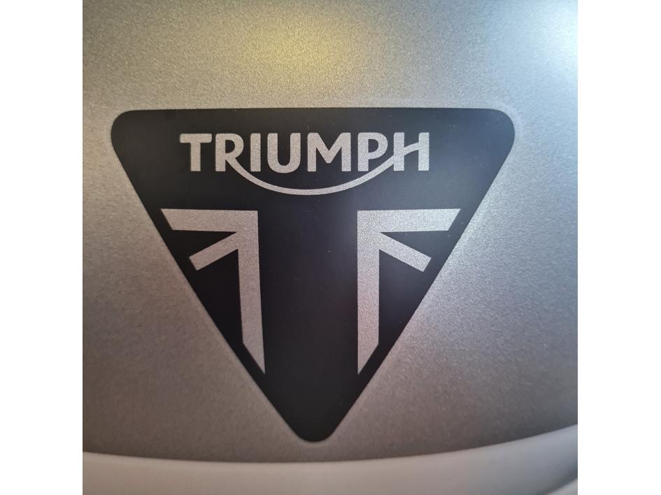 TRIUMPH STREET TWIN  900