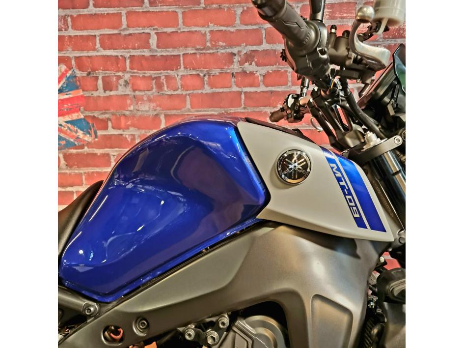 YAMAHA MT-09