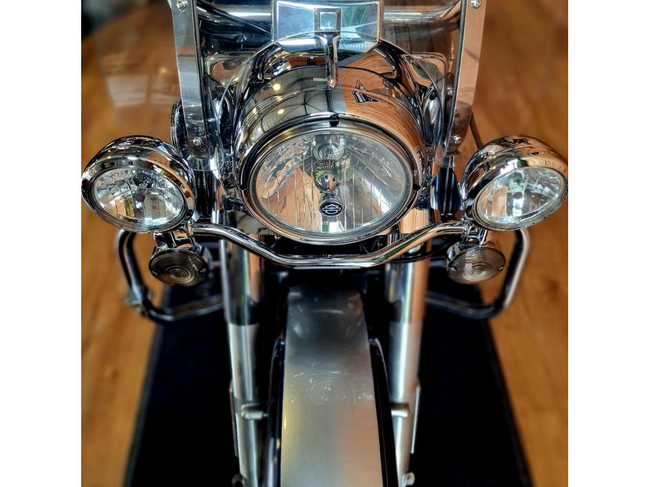 HARLEY-DAVIDSON TOURING ROAD KING 1690 CLASSIC