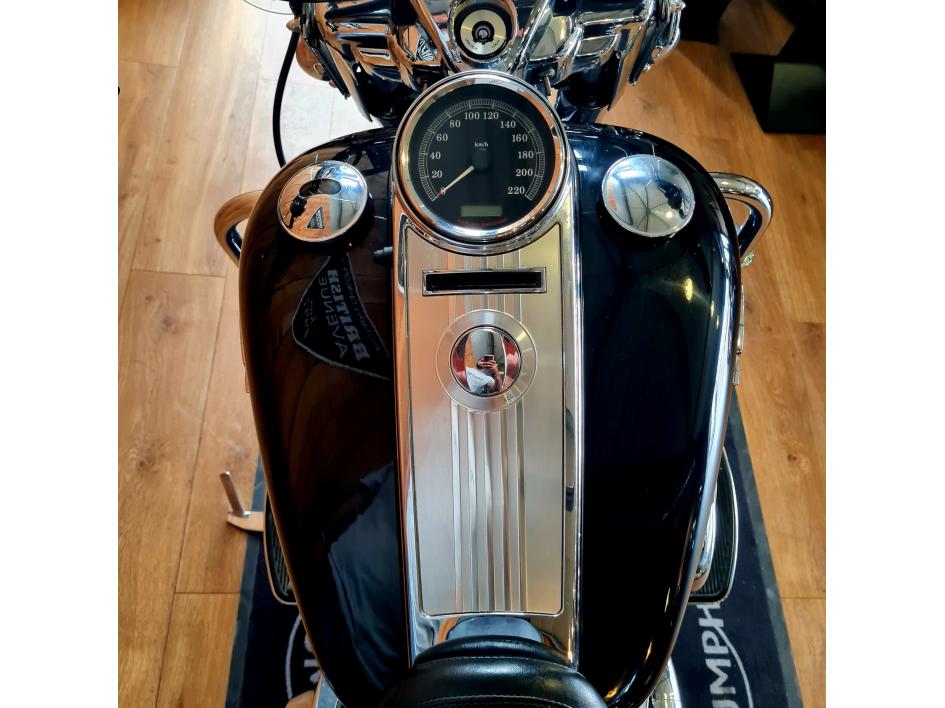 HARLEY-DAVIDSON TOURING ROAD KING 1690 CLASSIC