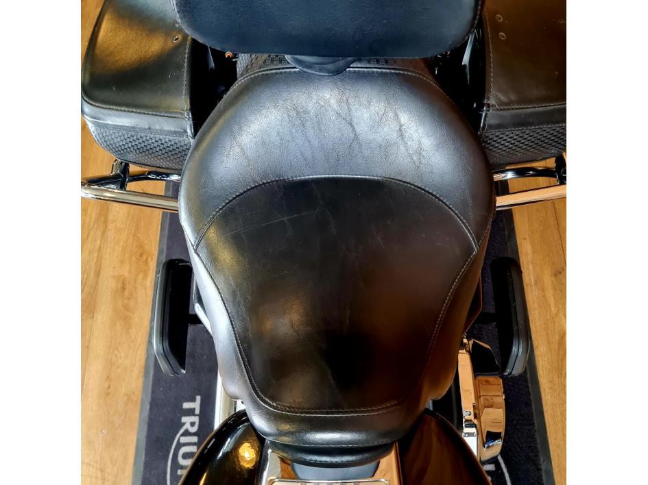 HARLEY-DAVIDSON TOURING ROAD KING 1690 CLASSIC