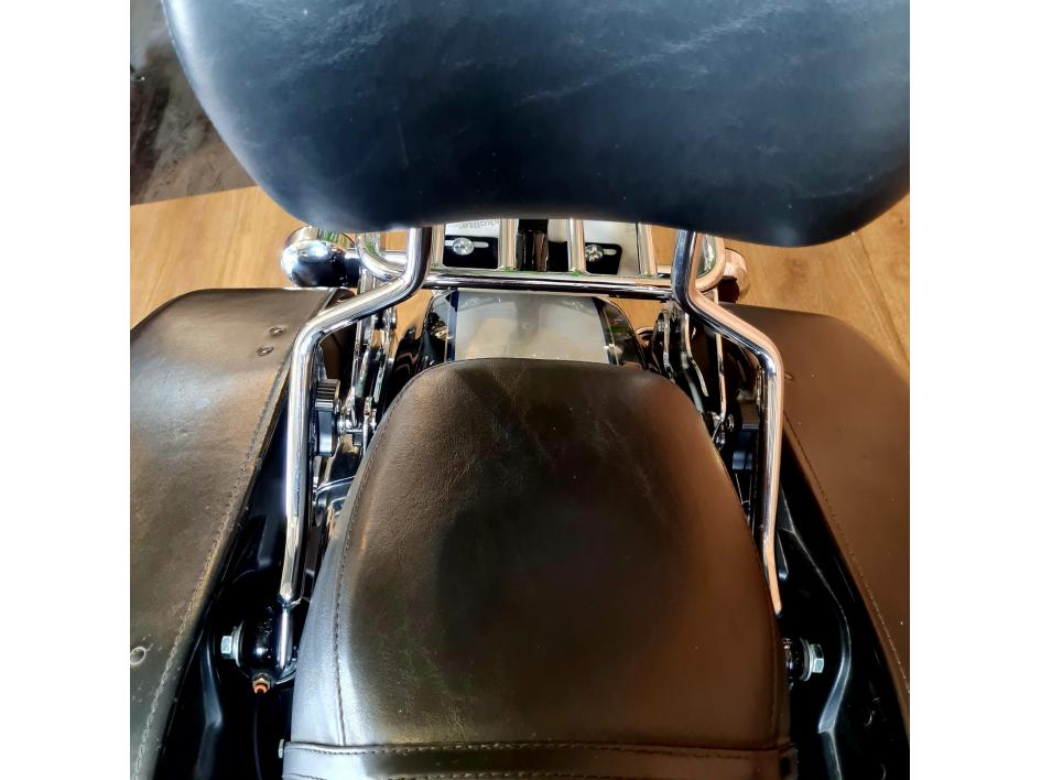 HARLEY-DAVIDSON TOURING ROAD KING 1690 CLASSIC