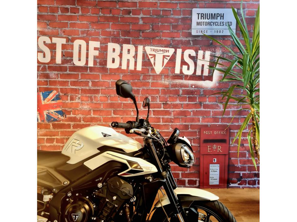 TRIUMPH STREET TRIPLE 765 R