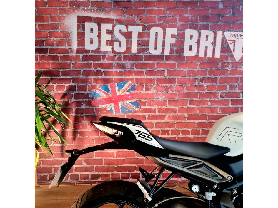 TRIUMPH STREET TRIPLE 765 R