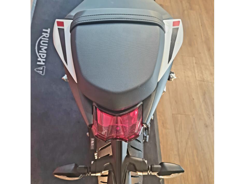 TRIUMPH STREET TRIPLE 765 R