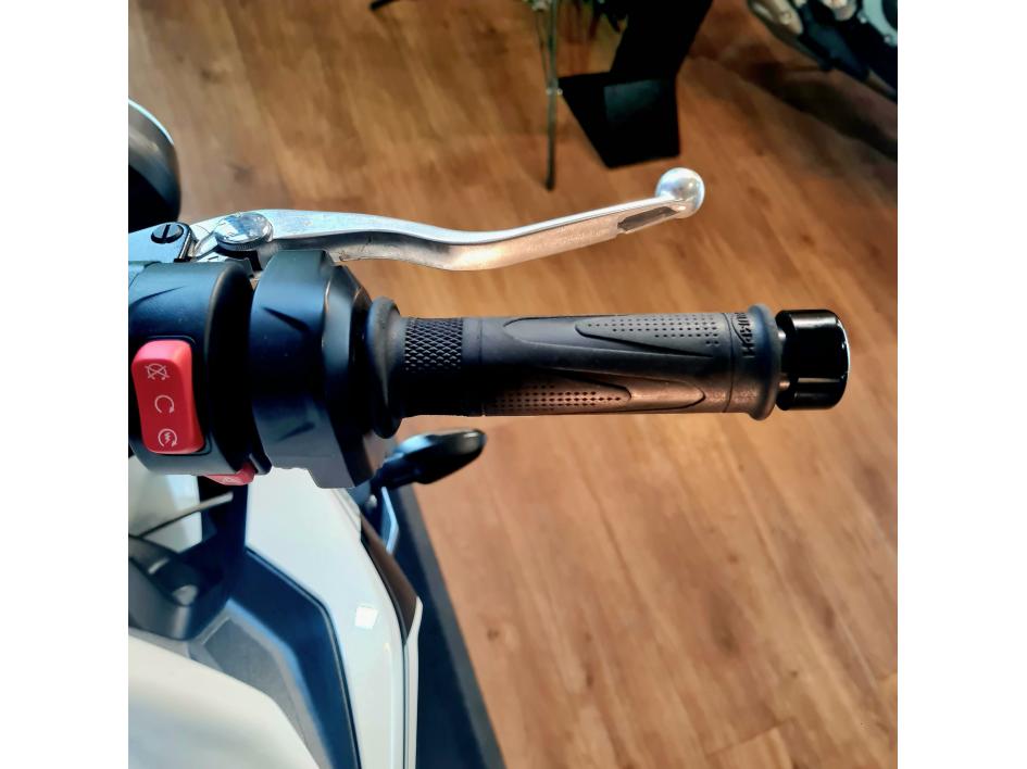 TRIUMPH STREET TRIPLE 765 R