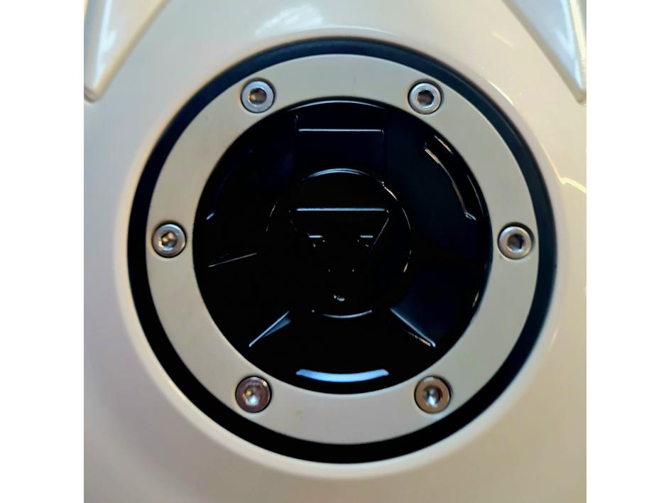 TRIUMPH STREET TRIPLE 765 R