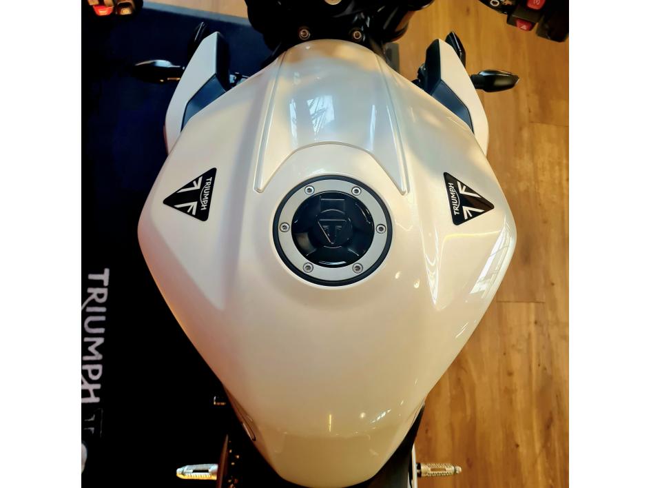 TRIUMPH STREET TRIPLE 765 R