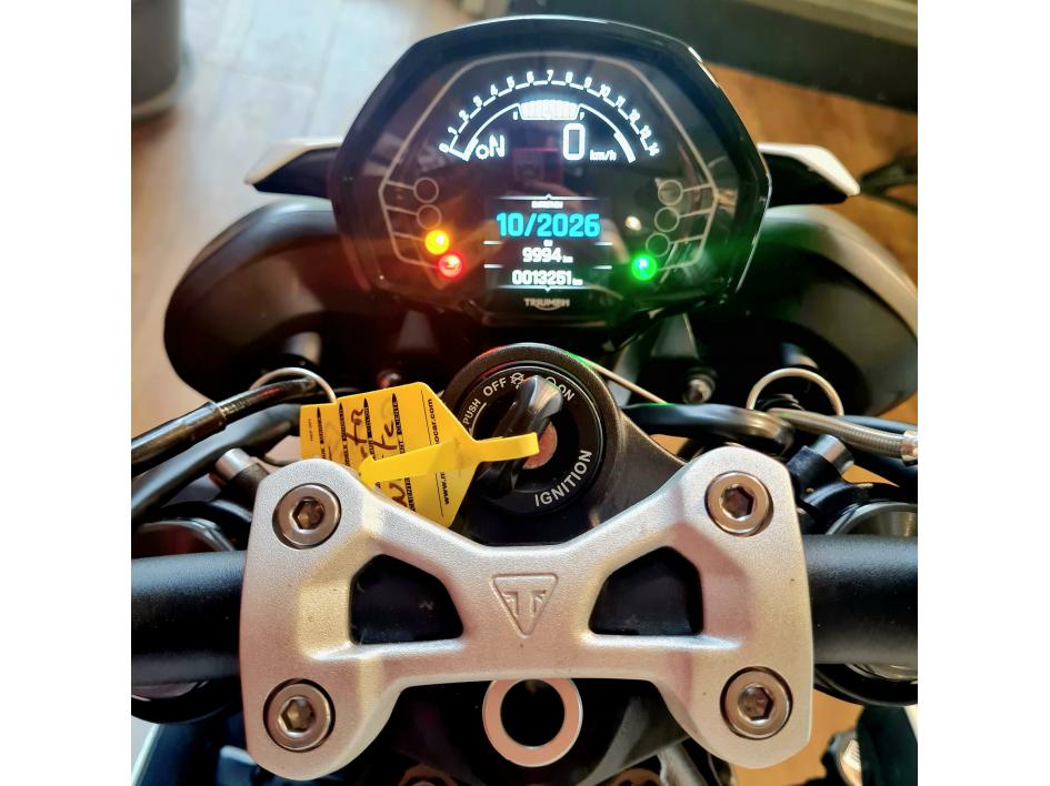 TRIUMPH STREET TRIPLE 765 R