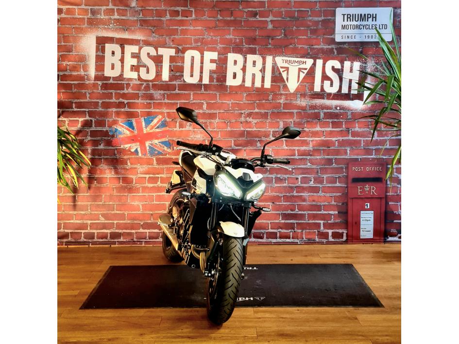 TRIUMPH STREET TRIPLE 765 R