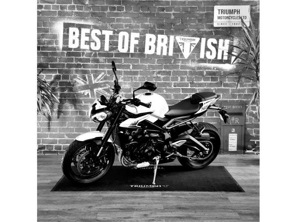 TRIUMPH STREET TRIPLE 765 R