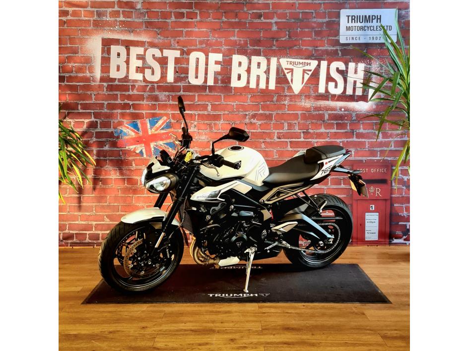 TRIUMPH STREET TRIPLE 765 R