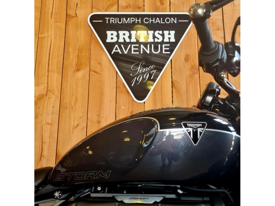 TRIUMPH ROCKET 3 R STORM
