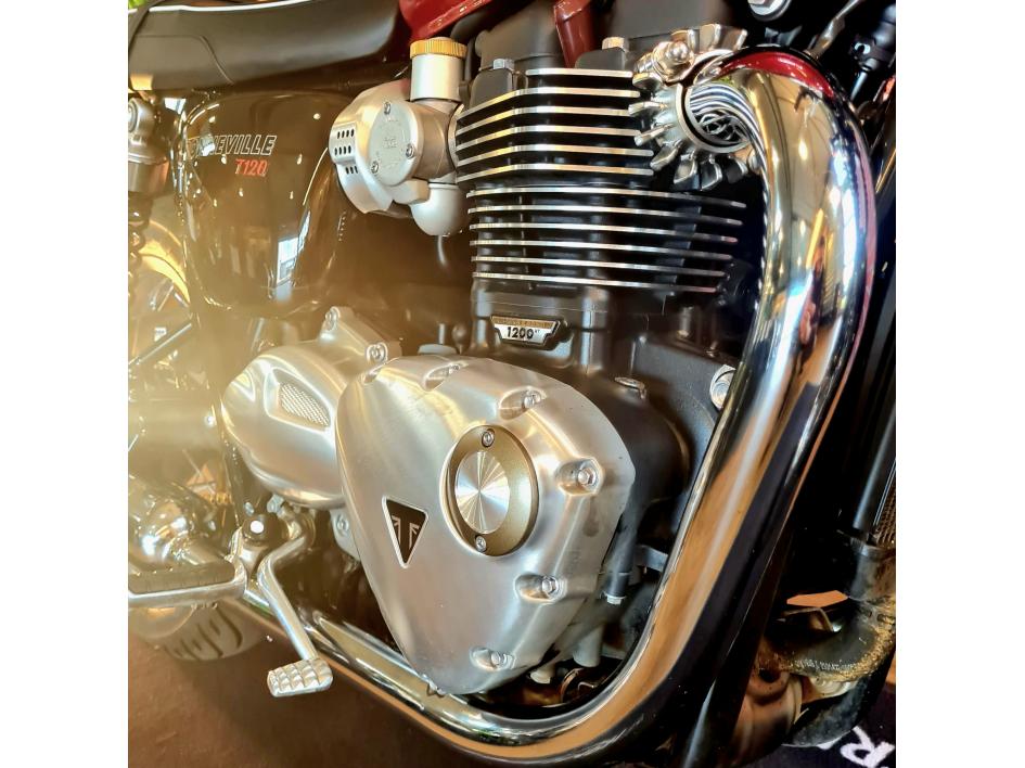 TRIUMPH BONNEVILLE T120