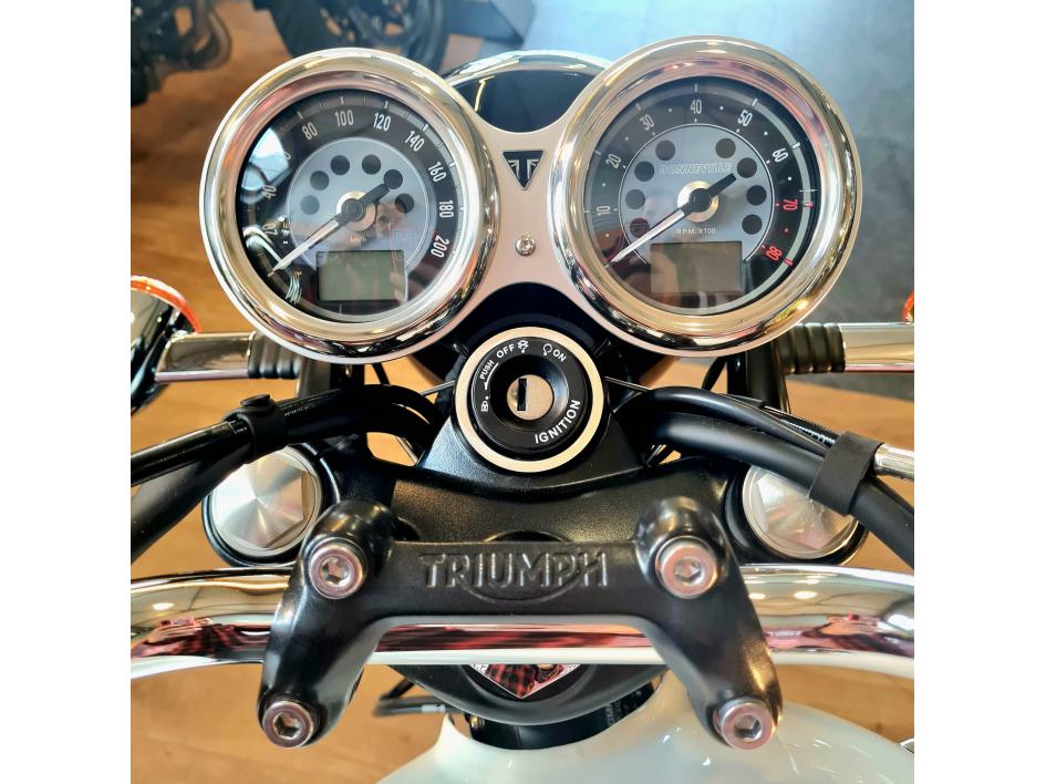 TRIUMPH BONNEVILLE T120