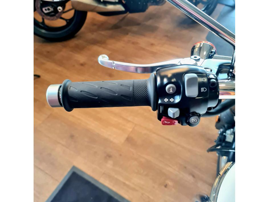 TRIUMPH BONNEVILLE T120