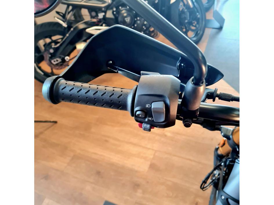 TRIUMPH Scrambler 400 X