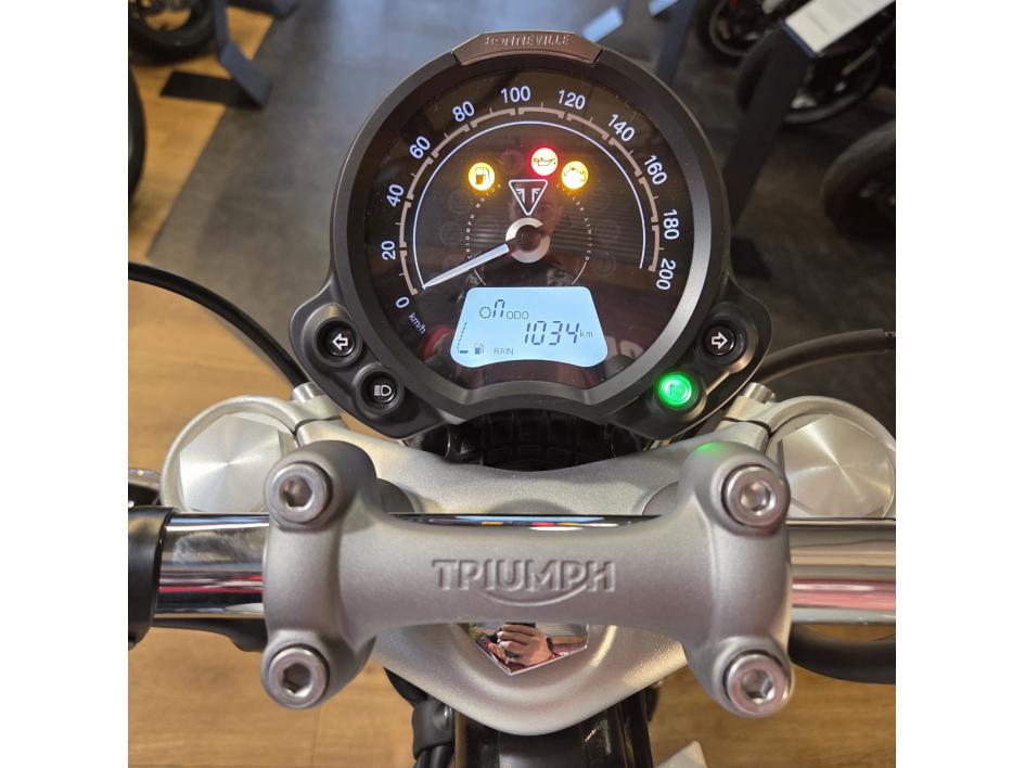 TRIUMPH BONNEVILLE SPEEDMASTER 1200