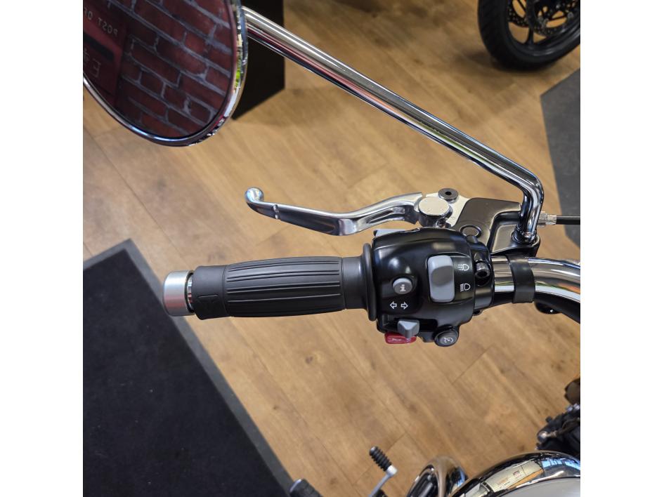 TRIUMPH BONNEVILLE SPEEDMASTER 1200