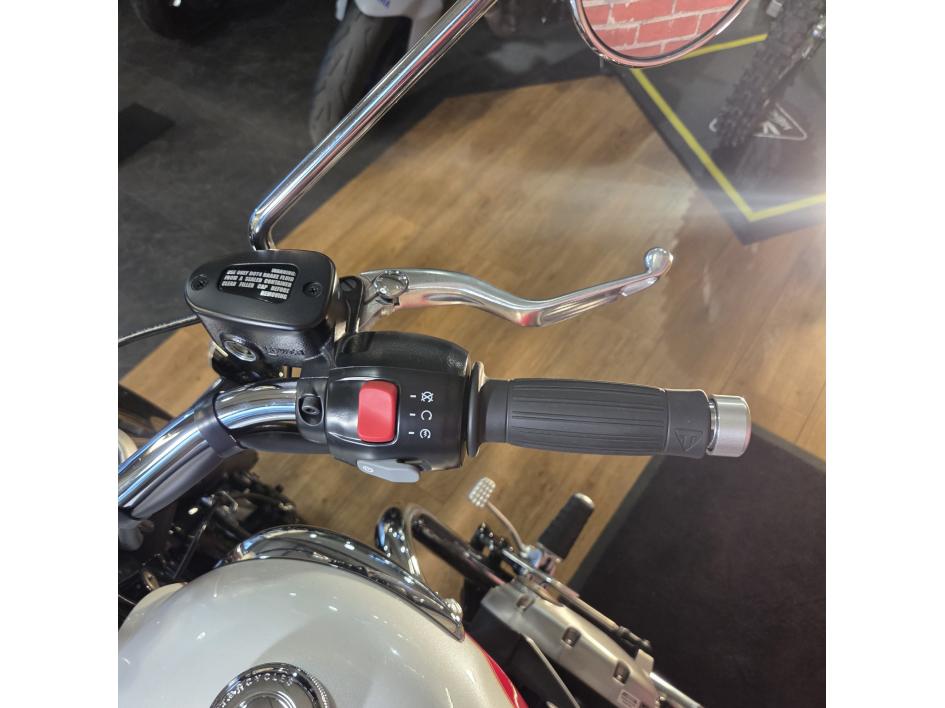 TRIUMPH BONNEVILLE SPEEDMASTER 1200