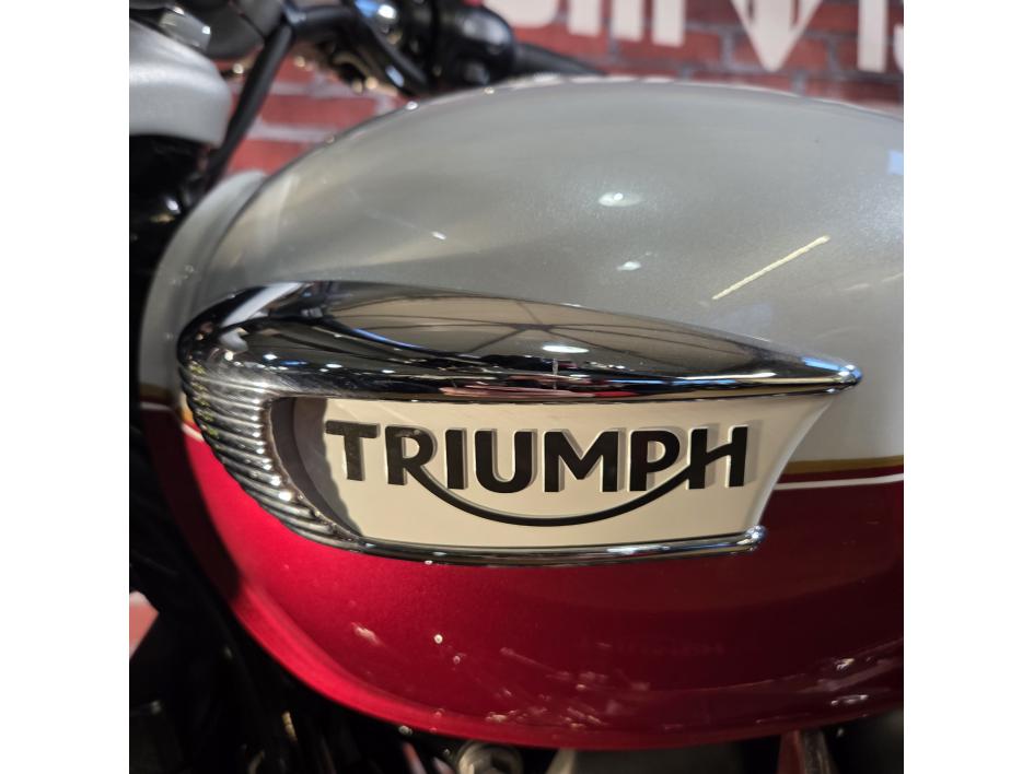 TRIUMPH BONNEVILLE SPEEDMASTER 1200