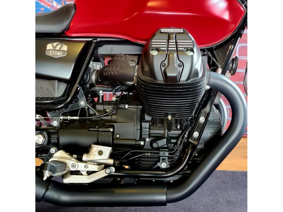 MOTO GUZZI V7 STONE 850